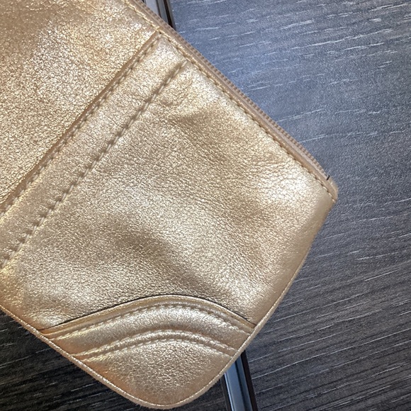 EUC Coach Mini Wristlet in Gold Leather Tag & Wrist Strap in Blond Leather - Picture 4 of 9